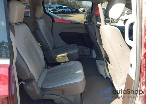 2017 Chrysler Pacifica Touring-L Plus z USA, uszkodzony, nr VIN 2C4RC1EG6HR656893